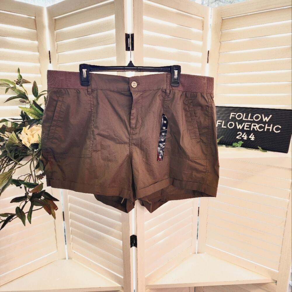 TORRID GRAY/GREEN SHORTS SIZE 18 NEW